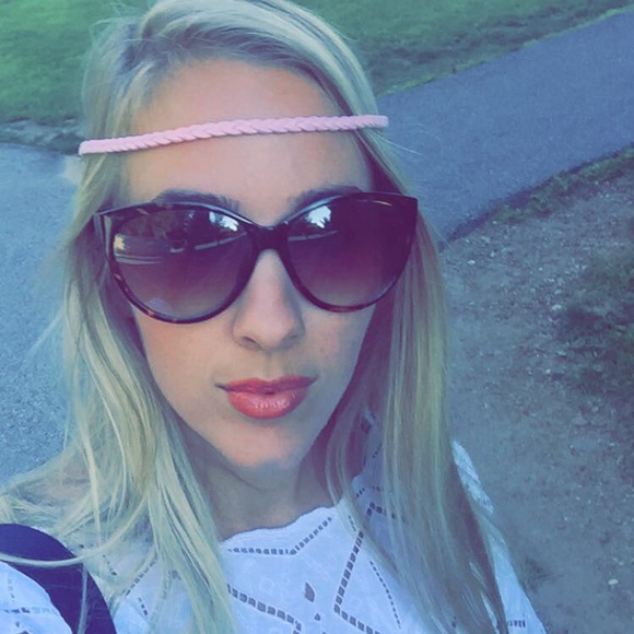 Meet your Posher, Julia - Picture 3 of 10